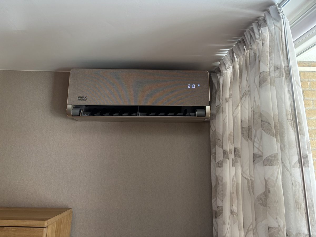 Vivax H+ binnenunit met textielfront en WiFi-bediening