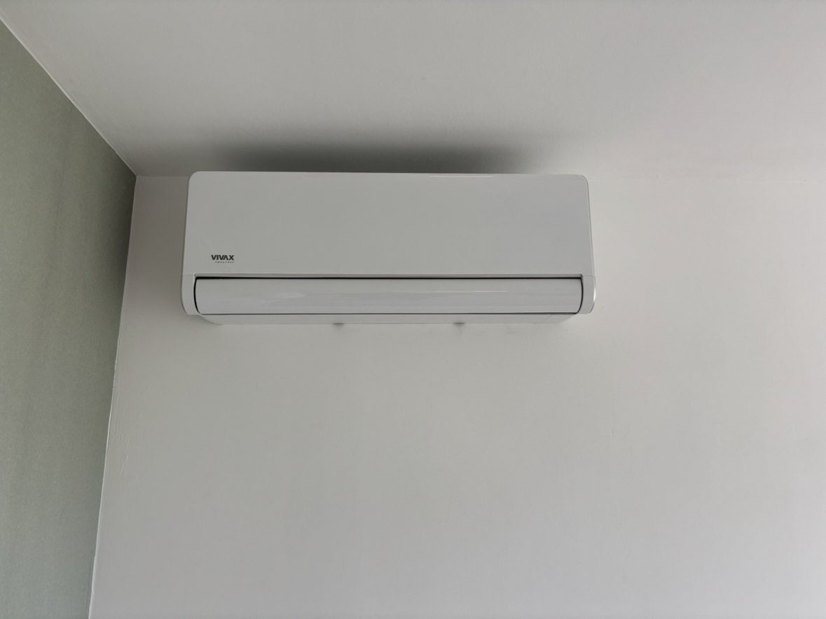 Witte Vivax wandunit op een strakke wand